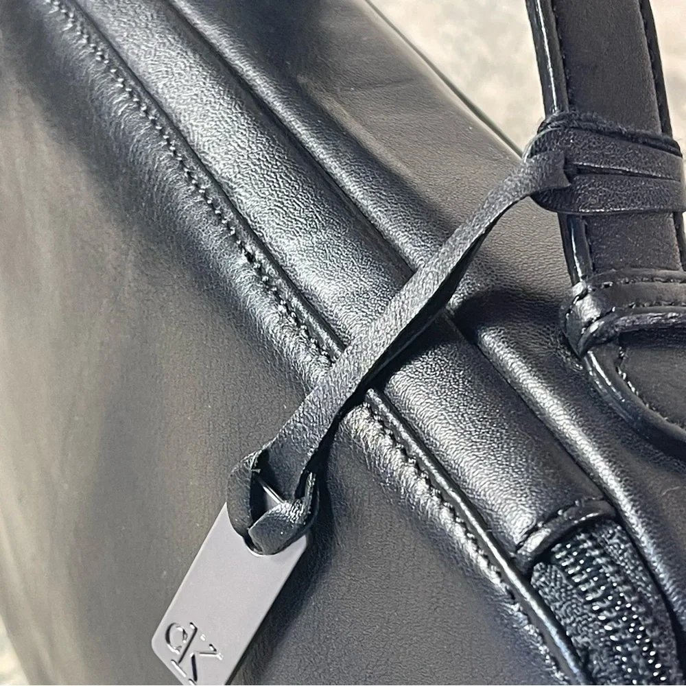 Calvin Klein Soft Travel T Clutch/organizer
